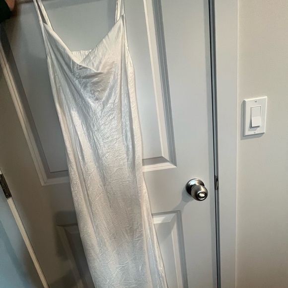 **SOLD** White Maxi Dress - Picture 3 of 5